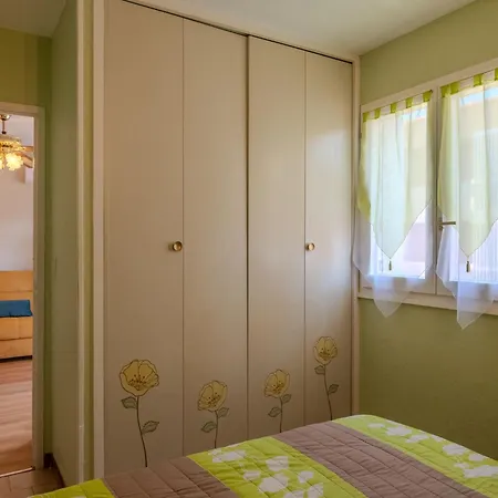 Appartement Des Fleurs By Interhome