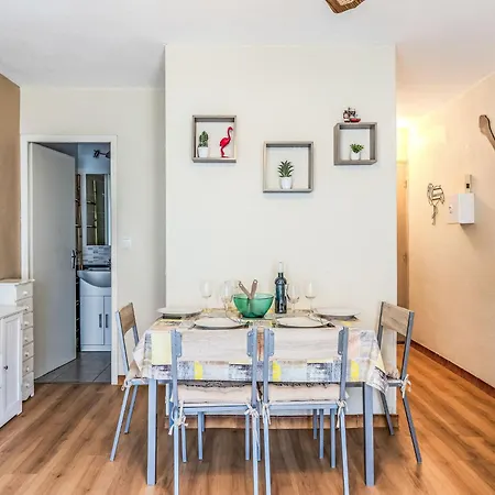 Des Fleurs By Interhome Appartement